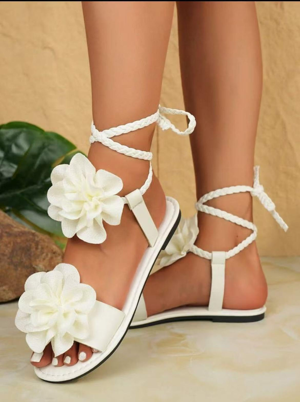 Women’s Strappy Flat Sandals, Lace Up Braided Open Toe Gladiator Sandals with Flower, Comfortable Summer Beach Vacation Shoes