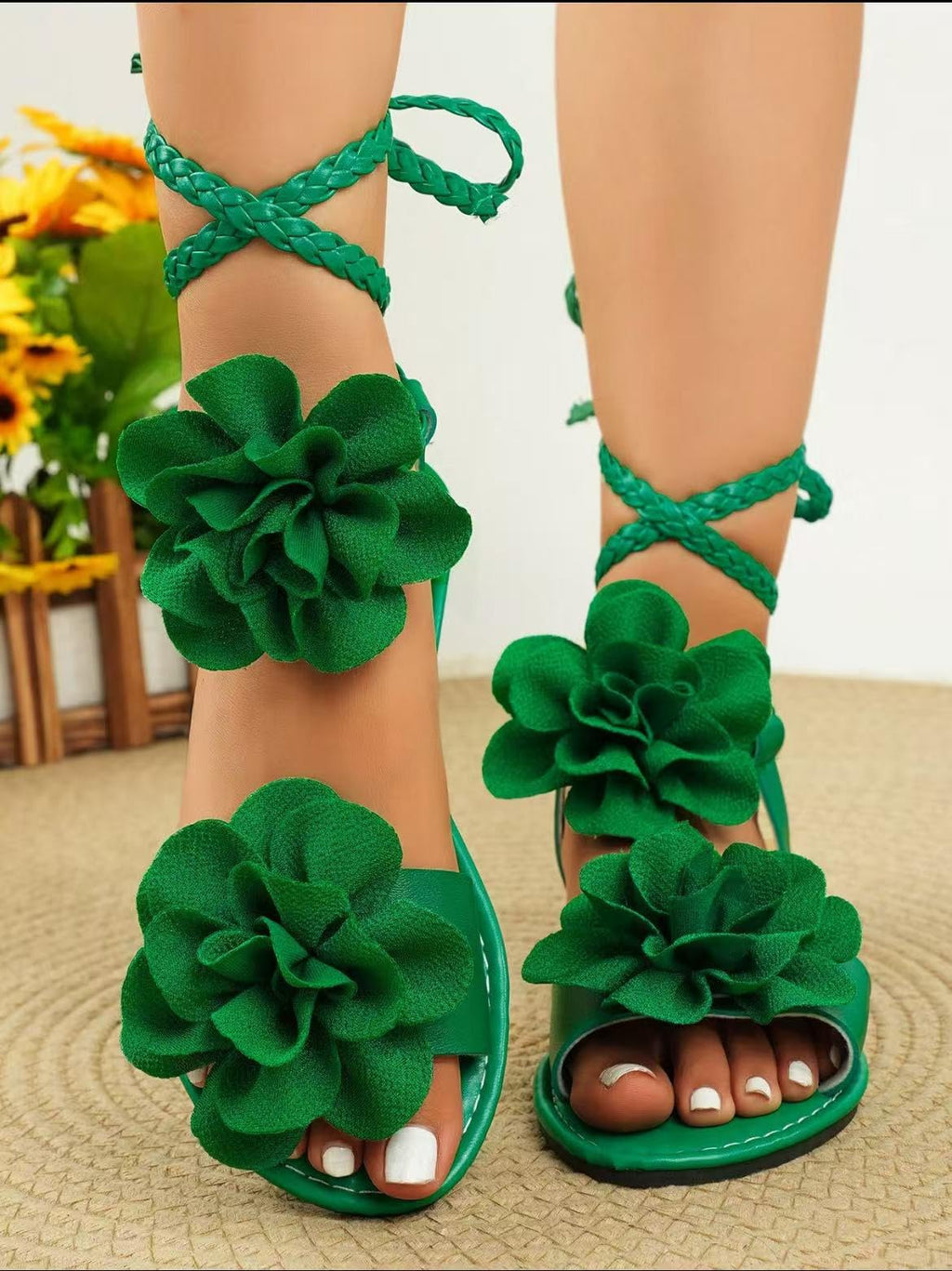 Women’s Strappy Flat Sandals, Lace Up Braided Open Toe Gladiator Sandals with Flower, Comfortable Summer Beach Vacation Shoes