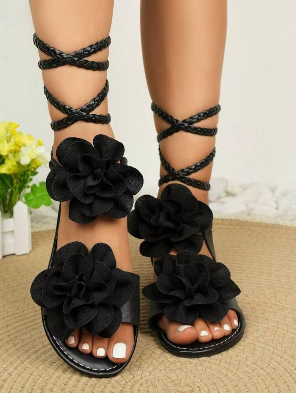Women’s Strappy Flat Sandals, Lace Up Braided Open Toe Gladiator Sandals with Flower, Comfortable Summer Beach Vacation Shoes