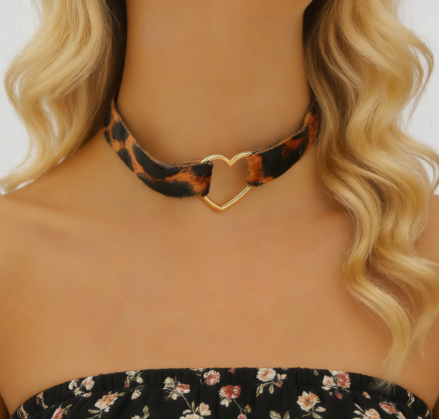 Short Choker with Leopard & Heart Pendant