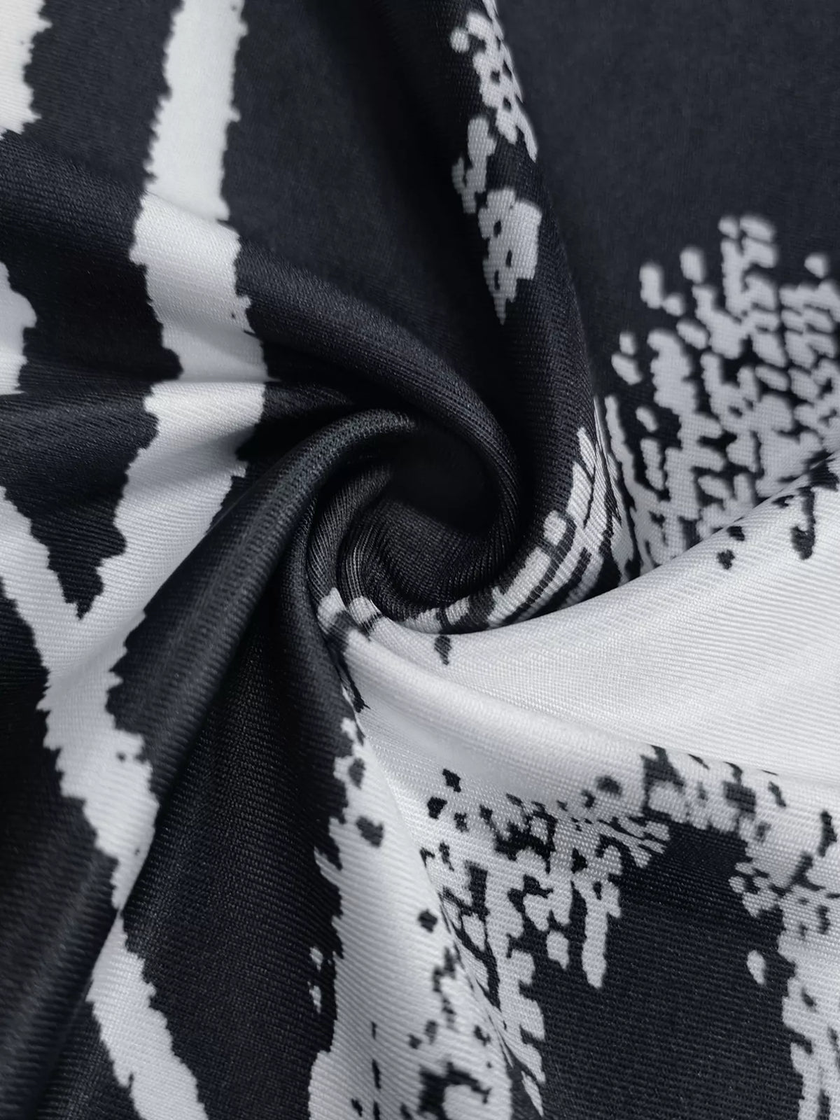 Sleeveless Bodycon Maxi Dress with Abstract Print