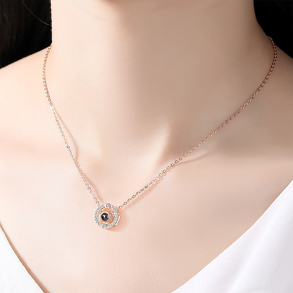 Customizable photo circle Projection Necklace  Creative Pendant is a Commemorative Gift
