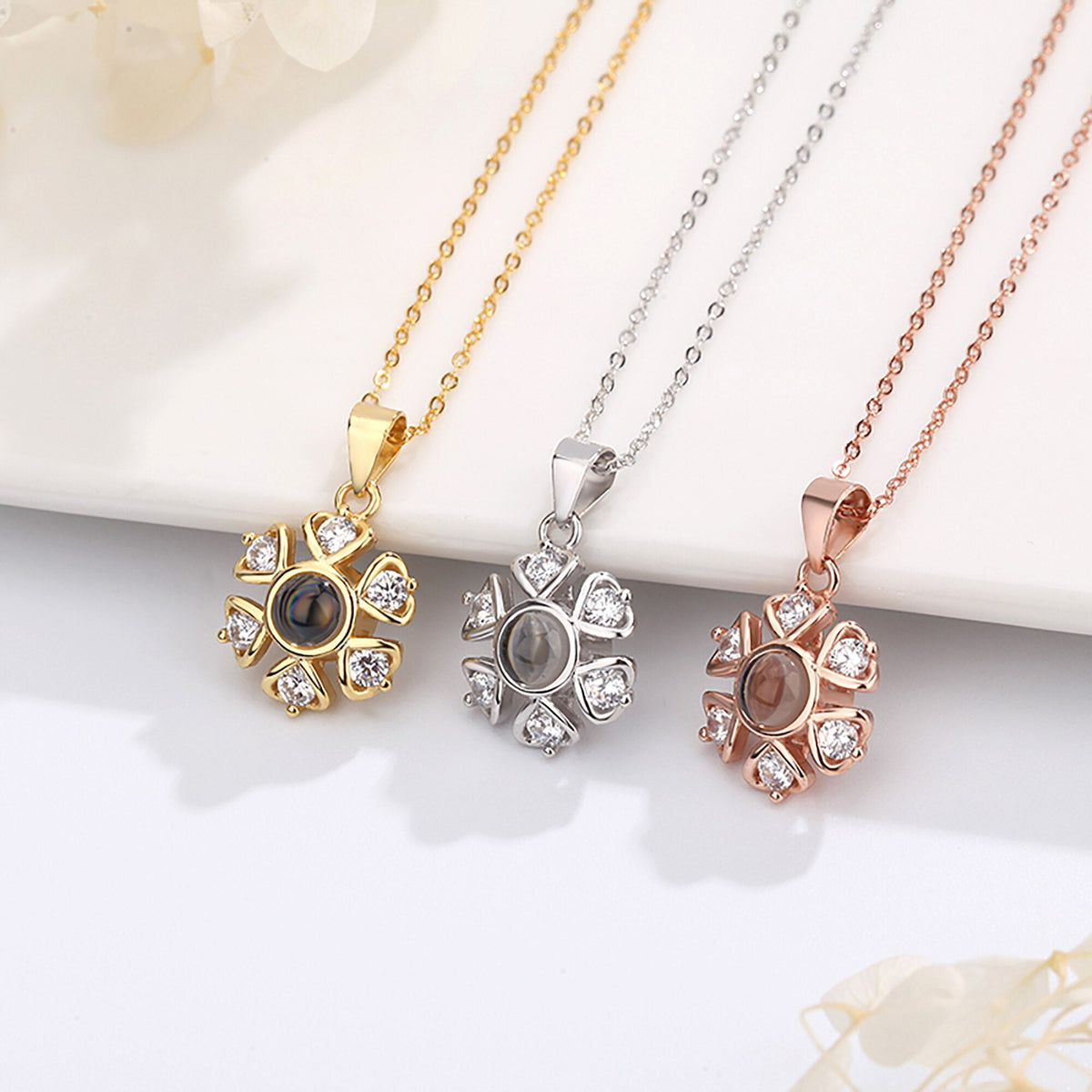 Snow projection necklace with customizable photos Projection Necklace