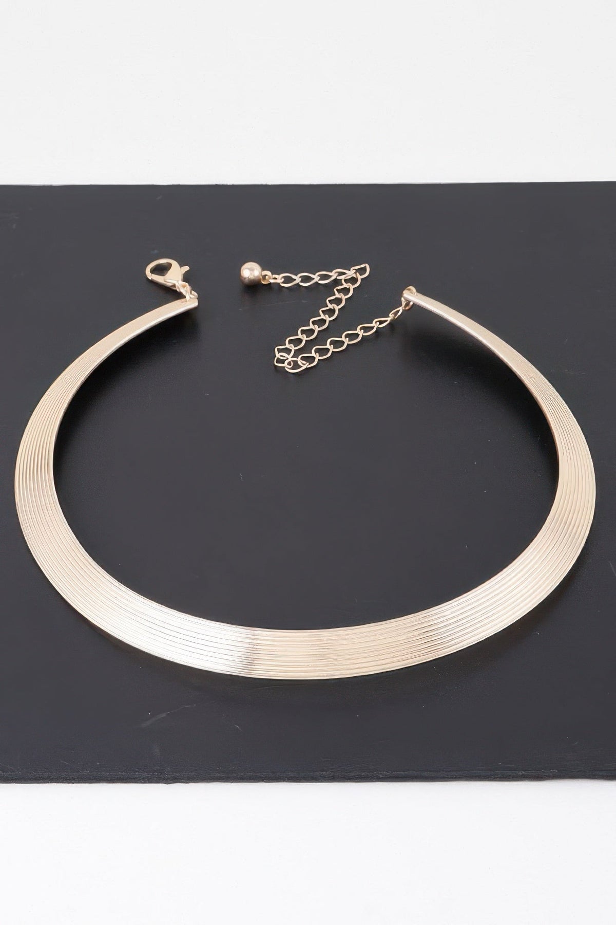 Shiny Modern Choker Necklace