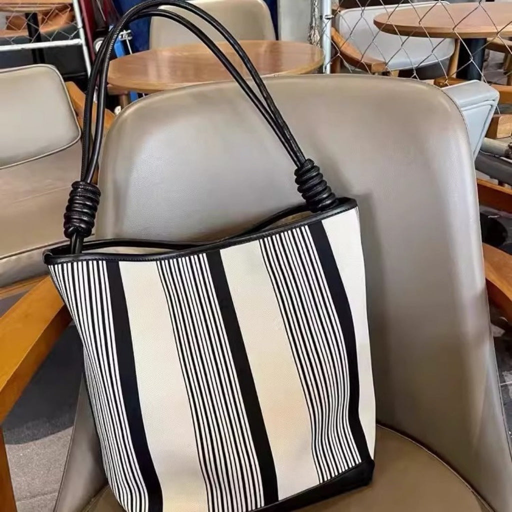 Autumn and winter tote bag, bucket bag female large capacity, commuter bag weaving shoulder, armpit bag large