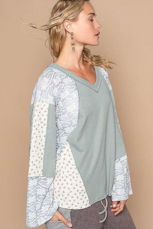 POL Lace Floral Round Neck Knit Top for Elegant Style