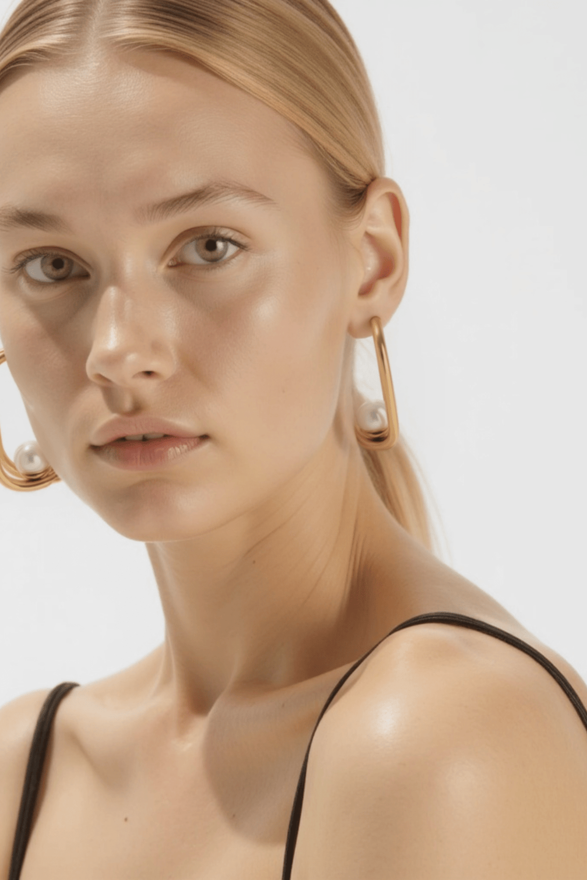 Thalia Waterproof Earring Shiny Faux Pearl at Center Dazzling
